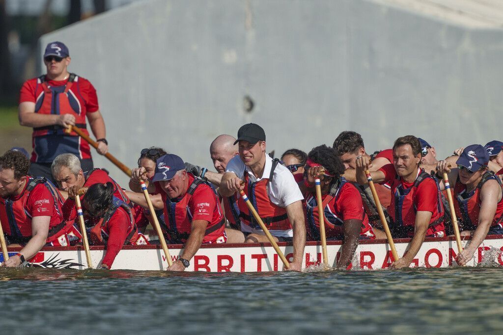 William gewinnt Bootsrennen
