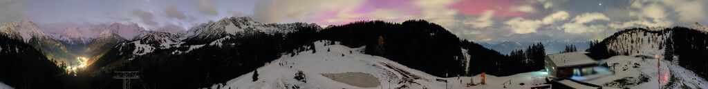 Faszinierende Polarlichter verzaubern den Himmel über Vorarlberg. »A7