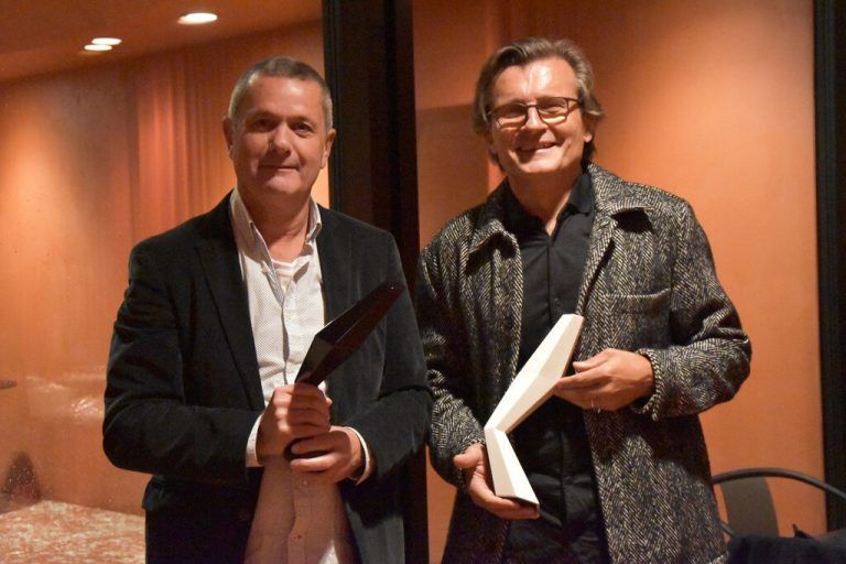 Herbert Vonbank (l.) präsentiert zusammen mit Marbod Fritsch die Skulpturen.