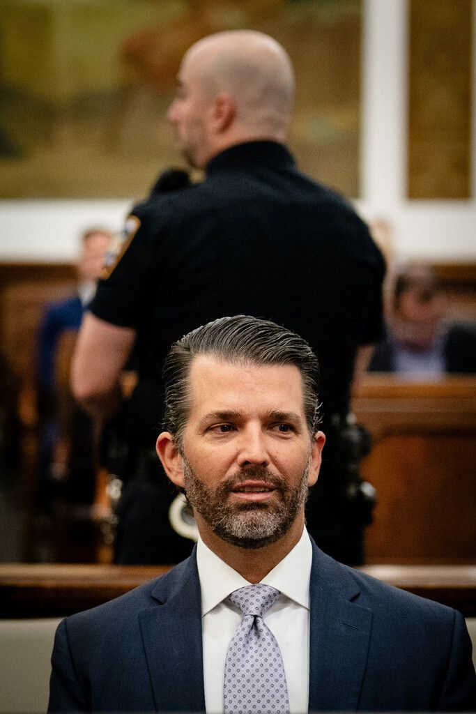 Im Betrugsprozess gegen Ex-US-Präsident Donald Trump in New York steht sein Sohn Donald Trump jr. wieder im Zeugenstand.   Reuters