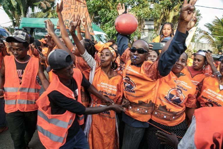 In Madagaskar wird am Donnerstag und am 20. Dezember gewählt. Im Bild: Unterstützer des amtierenden Präsidenten Andry Rajoelina. AFP