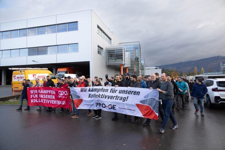 In Vorarlbergs Metalltechnischer Industrie fanden diese Woche in fast allen Betrieben der Branche Streiks statt.VN/Hartinger