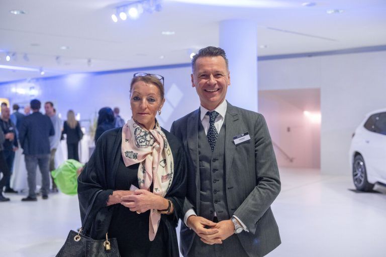 Irmi-Marie Sachs-Ritter (Lions Club) und Bernd Kleboth (LGT Bank).