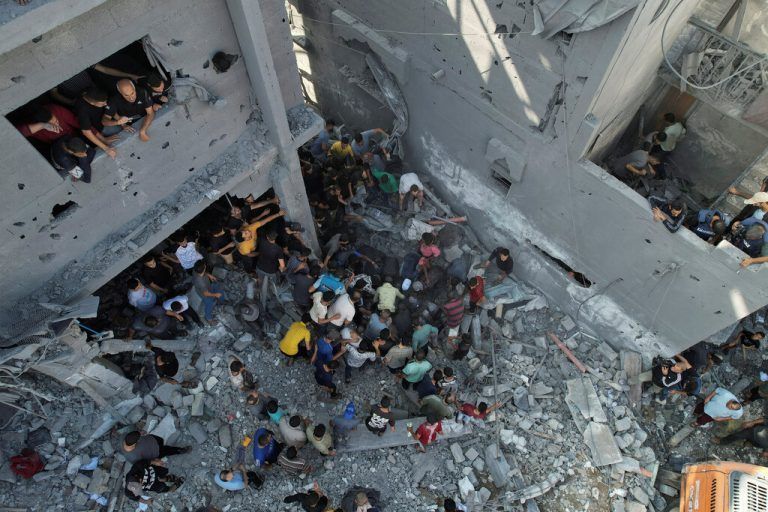 Israelische Gegenschläge aus der Luft sorgen für große Dramatik.Reuters