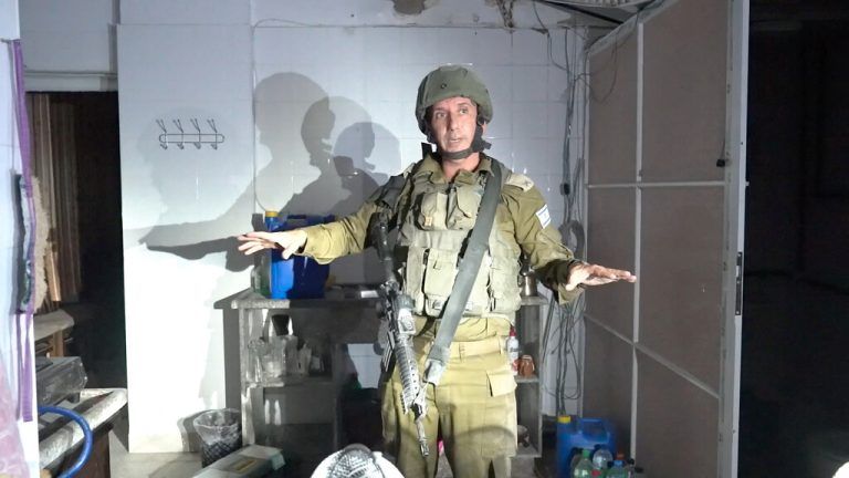 Israels Armeesprecher Daniel Hagari veröffentlichte Videos und Fotos.