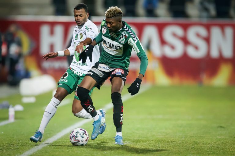 Kennedy Boateng im Duell mit Austria-Spieler Wallace.