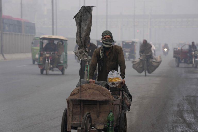 Lahore verzeichnet die schlechtesten Werte unter Großstädten weltweit. AP