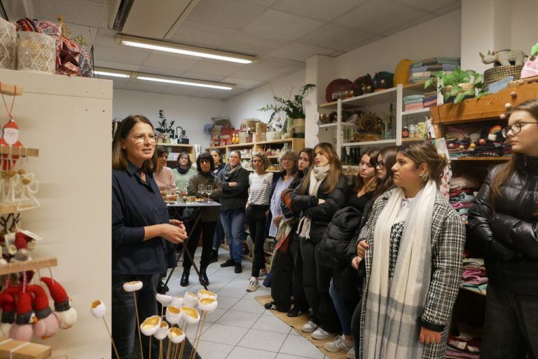 Magdalena Holzer erzählte im Weltladen von ihrem Weg zur Unternehmerin im Rahmen der „Mut*Geschichten“.Stadt Hohenems