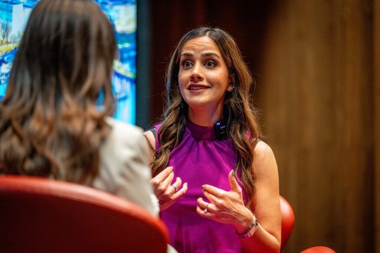 Aus der Schublade herauskommen