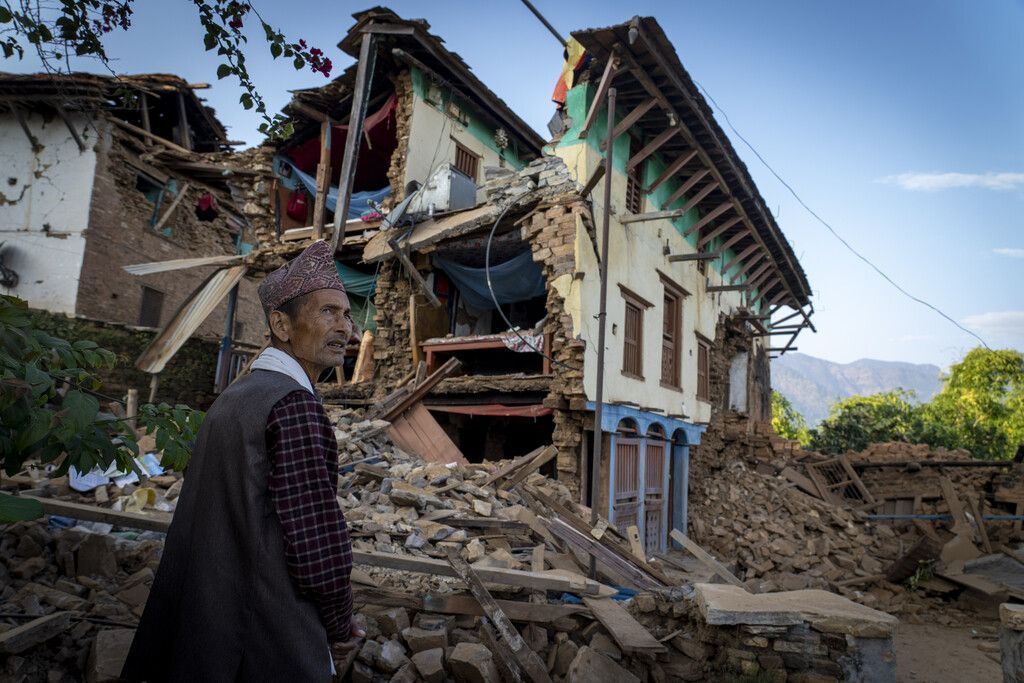 Schweres Erdbeben in Nepal kostet Dutzenden Menschen das Leben