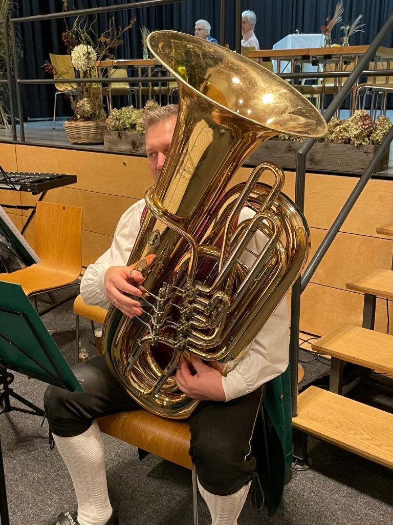 MV-Frastanz-Obmann Johannes Decker spielte die Tuba.