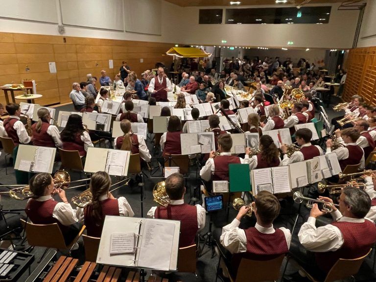 Beim Törggeleabend spielte der Musikverein Frastanz Wunschmusik für den guten Zweck. VN-HE