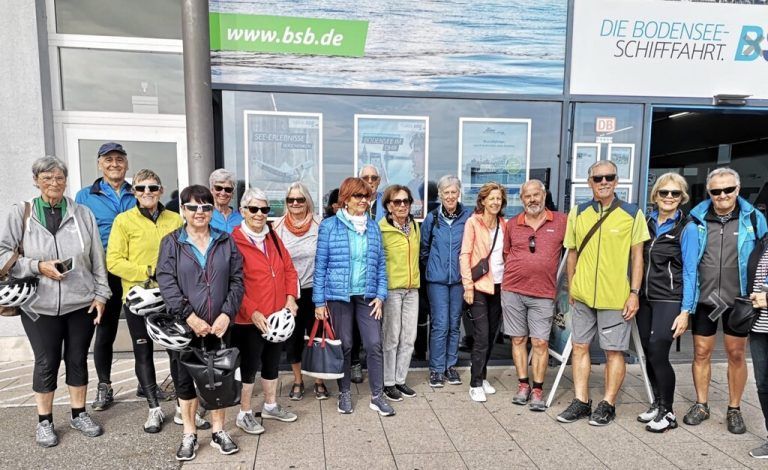 Nach einer erfrischenden Fahrt kamen die Radler in Friedrichshafen an und freuten sich auf eine wohlverdiente Pause mit leckerem Essen und Getränken.50plus Bregenz