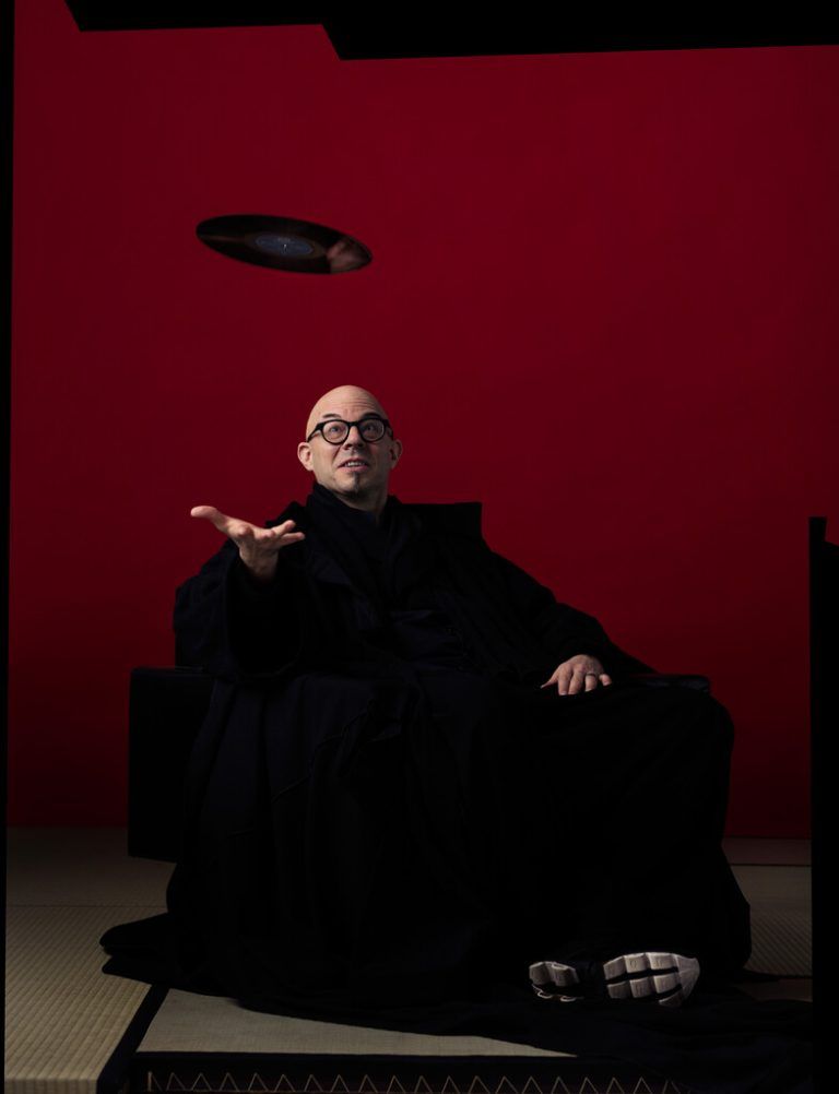 Nik Bärtsch gilt als einer der großen Jazzpianisten unserer Zeit und bringt eine einzigartige Konzerterfahrung erstmals nach Österreich.CHRISTIAN SENTI