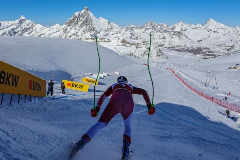 Othmar Striedinger stürzte sich mit Blick aufs Matterhorn aus dem Starthaus.gepa