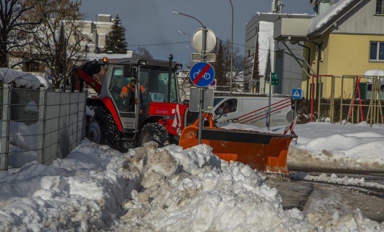 Die Schneeräumgeräte werden ab Samstag wohl wieder gebraucht. Es sind Schneefälle bis ins Tal angesagt. <span class="copyright">VN/Paulitsch</span>