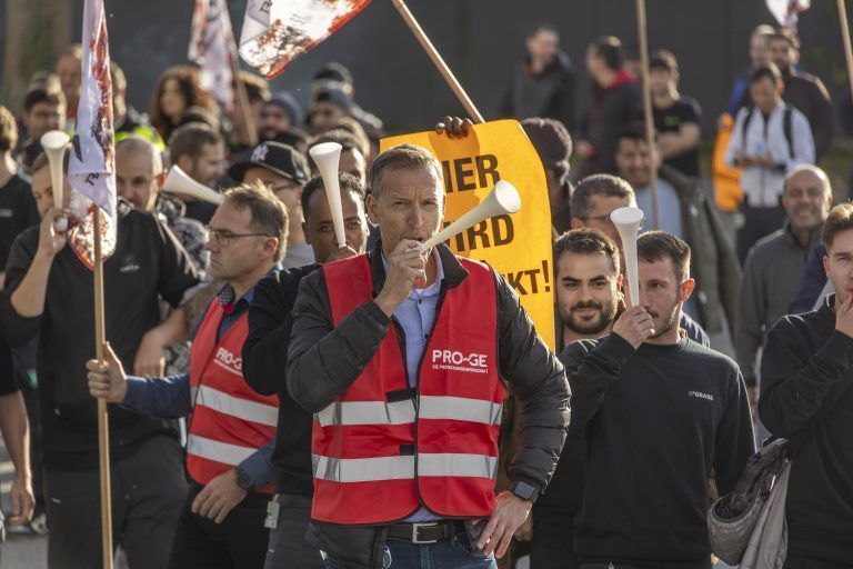 PRO-GE und Betriebsratsschef Fritz: „Belegschaft steht hinter Forderung.“