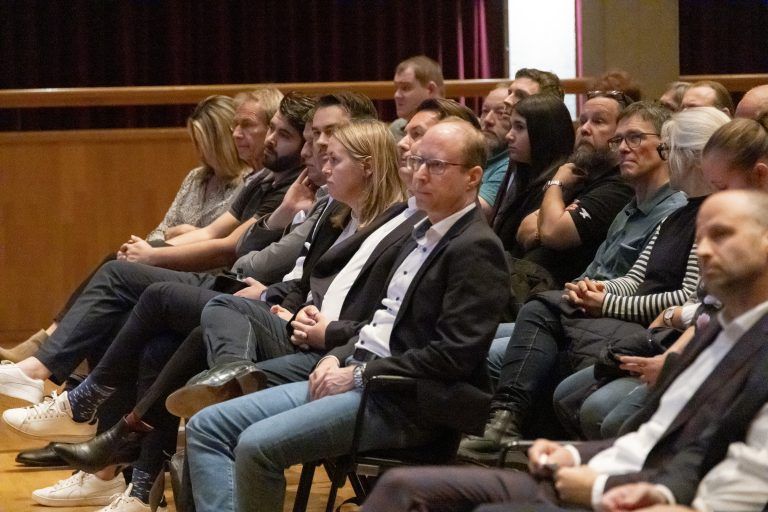 Aufmerksam lauschten die Fraktionschefs, die SprecherInnen der Bürgerinitiativen und Landesrat Marco Tittler den Ausführungen des Asfinag-Vertreters. 