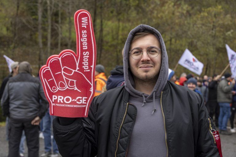 Ich erwarte mir eine faire Steigerung des Lohnes. Die Gewinne vieler Firmen sind auch gestiegen. Ich möchte aber auch dazusagen, dass ich nicht nur für mich, sondern für alle zusammen streike. Benjamin Mitrakovic, Verwaltung
