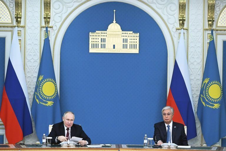 Russlands Präsident Wladimir Putin traf sich in Astana mit dem kasachischen Staatschef Qassym-Schomart Toqajew. AP