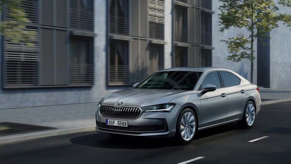 Skoda setzt sein Flaggschiff unter Strom