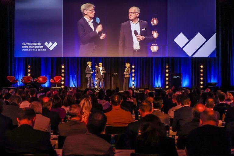Spitzenvertreter aus Politik und Wirtschaft kamen zum Vorarlberger Wirtschaftsforum ins Festspielhaus nach Bregenz.