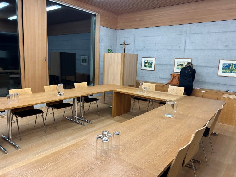 Die Wahlkabine hat Schrattenthaler noch eigenhändig aufgestellt. <span class="copyright">VN//Prock</span>