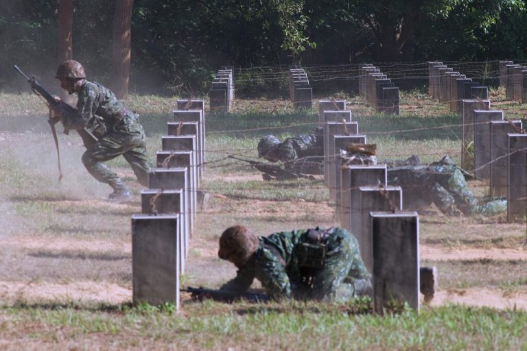 Taiwanesische Soldaten demonstrieren ihre Kampffähigkeiten auf einem Militärstützpunkt in Taichung in der Nähe der Hauptstadt Taipeh. AFP