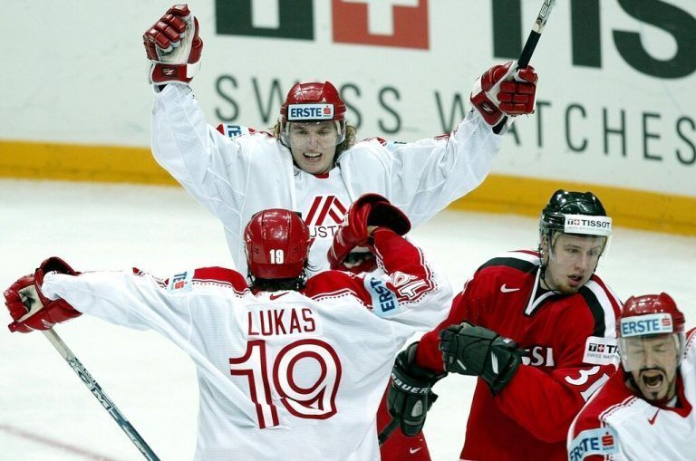 Thomas Vanek bei der WM 2004.
