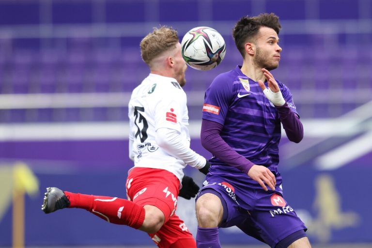 Von Sommer 2017 bis Sommer 2023 war Mario Gintsberger (r.) im Nachwuchs von Austria Wien, nun darf der Rechtsverteidiger im SWB-Dress sein Können zeigen.gepa