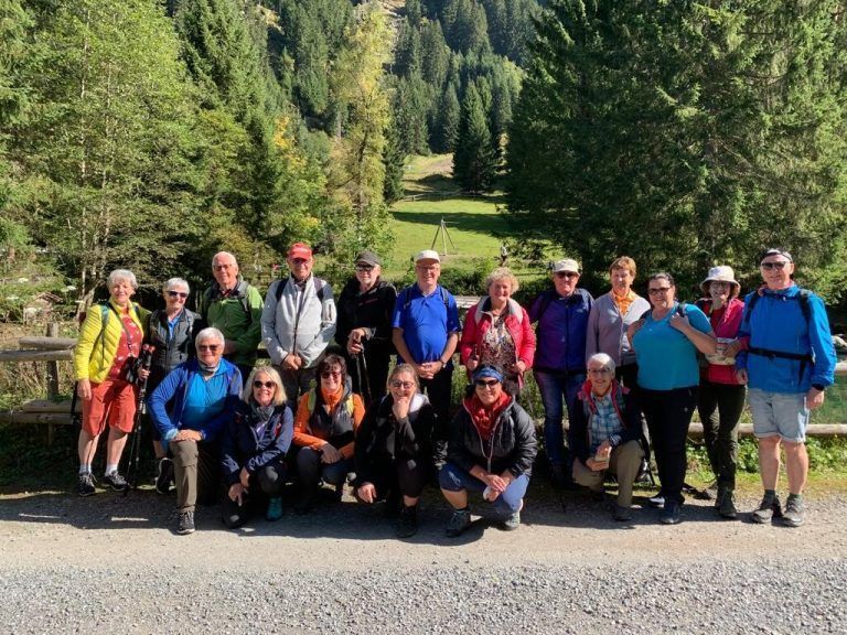 Wanderung zur Almhütte am Teufelsbachwasserfall mit einer besonderen Überraschung für den Geburtstagsobmann.Kneipp-Aktiv-Club Rankweil/privat