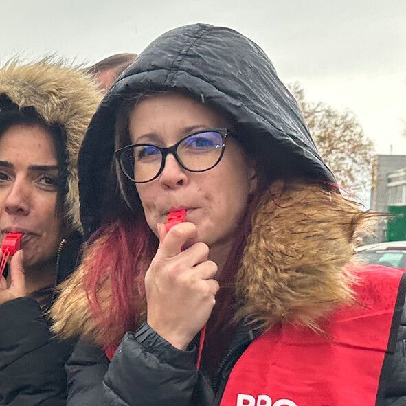 „Was die Arbeitgeber zu zahlen bereit sind, ist zu wenig, wir wollen einfach mehr, weil alles im Geschäft so teuer geworden ist. Auch die Preise für Brot, Gemüse und Obst sind kräftig angestiegen.“ Timea Nagy, Mitarbeiterin Grass Höchst