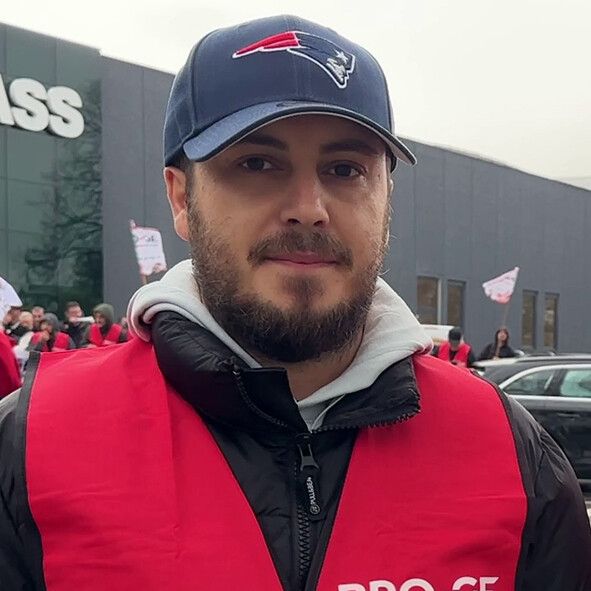 „Wohn-, Lebensmittel- und Spritkosten sind hochgegangen, da ist es nicht ungerecht, dass wir mindestens zehn Prozent wollen. Wir sind nicht da, weil wir geldgeil sind. Wir wollen nur unser Recht.“ Arslan Alit, Mitarbeiter Grass Höchst