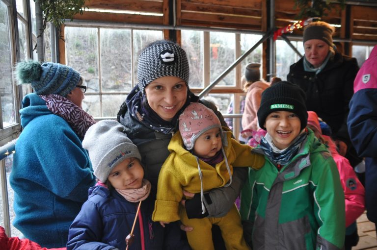 Sarah, Liah, Jana und Noah hatten viel Freude mit dem Chistkindlpostamt.