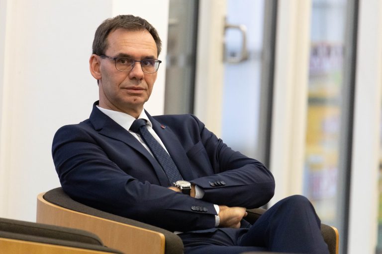 Landeshauptmann Markus Wallner hat die Wiederinbetriebnahme des Wetterradars am Arlberg gemeinsam mit seinem Tiroler Amtskollegen Anton Mattle zur Chefsache gemacht. <span class="copyright">VN/Hartinger</span>