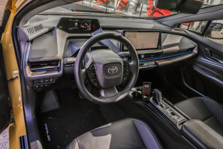Wenig spektakulär, aber ganz ordentlich: der Innenraum des neuen Prius.