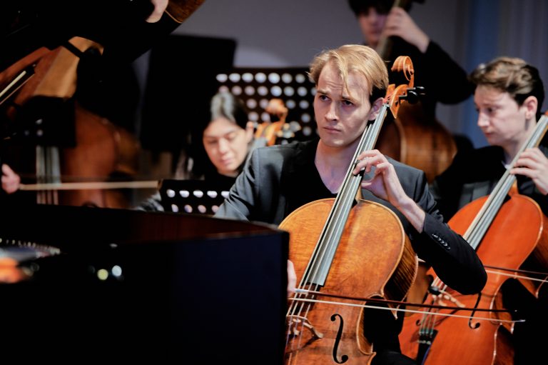 Das 50-köpfige Kollektiv kann man mit Fug und Recht Hochschul-Sinfonieorchester nennen.<span class="copyright">Victor Marin</span>