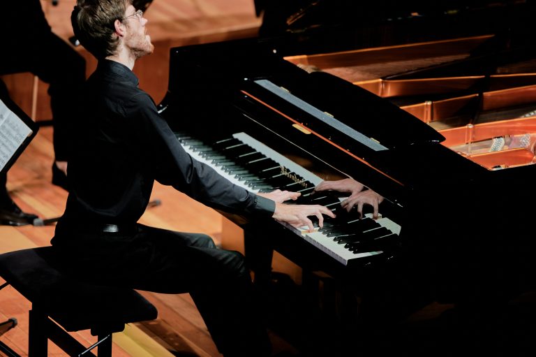 Aufgeführt wurden Griegs Klavierkonzert und die Erste Brahms.<span class="copyright">Victor Marin</span>