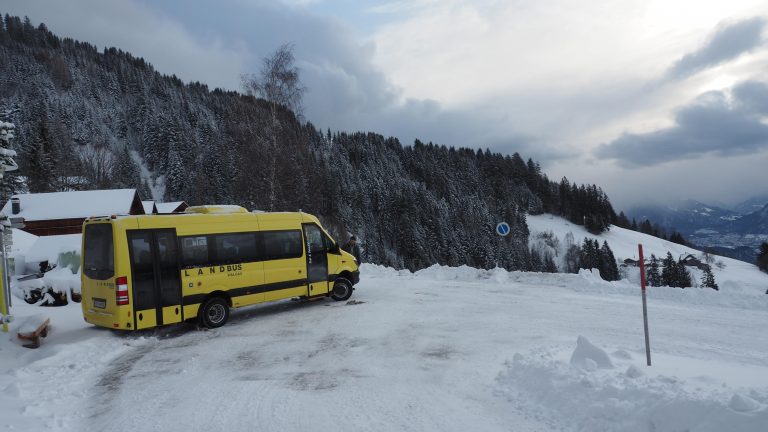 An verschneiten Wintertagen lädt die Landbuslinie auch zum Winterwandern ein.