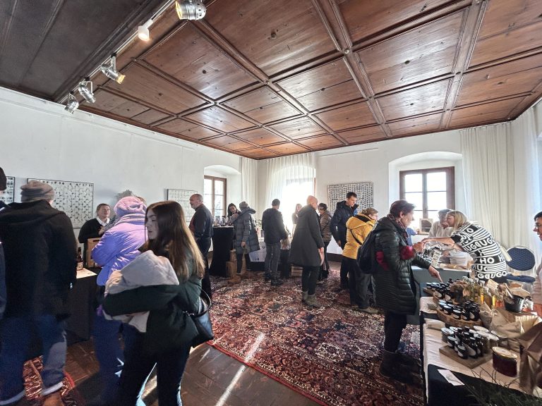 Zahlreiche Besucher kamen auf Schloss Amberg.