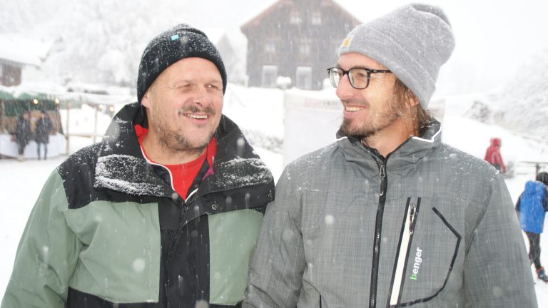 Fachsimpelnd: Peter Klaus Gmeiner (OGV Alberschwende) und Martin Bereuter (OGV Buch).