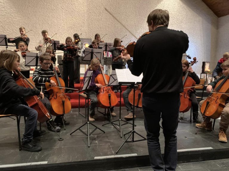 Die Nachwuchstalente spielten fast wie ein großes Symphonieorchester auf.