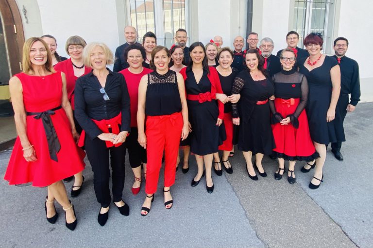Der Cadillac Jazz Chor singt in der alten Götzner Kirche. <span class="copyright">privat</span>