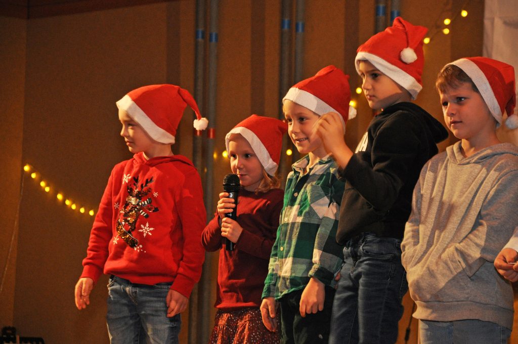 Volksschule Dornbirn-Oberdorf feierte den Zauber der Weihnacht