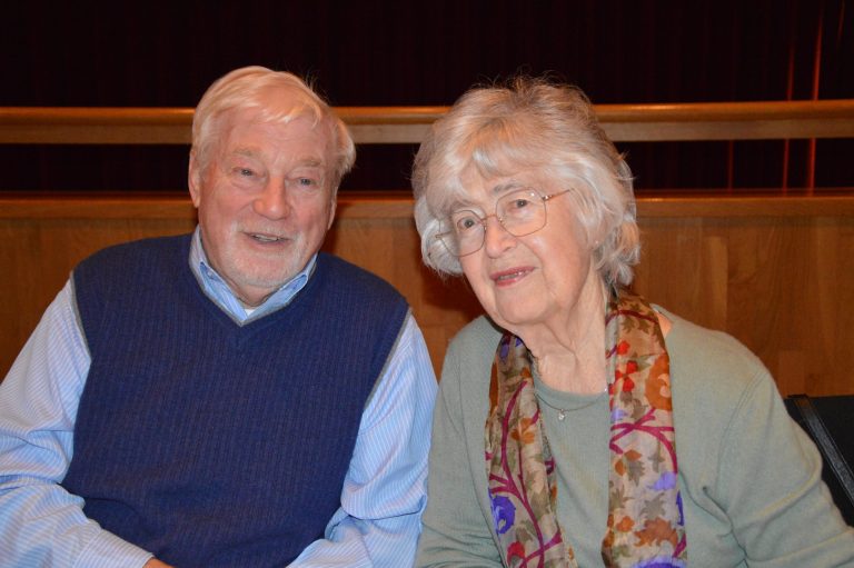 Sigi Hämmerle und Hildegard König genießen das Fest der älteren Mitbürger.
