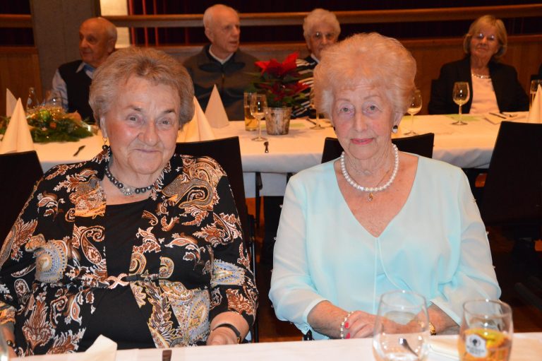 Irmgard Günther und Rösle Weißkopf.