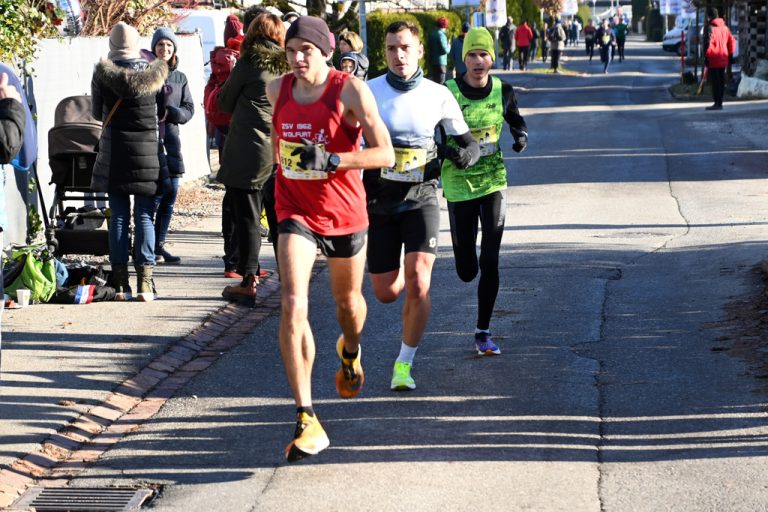 Patrick Spettel - der Sieger im Langen Lauf beim 25. Altacher Silvesterlauf.