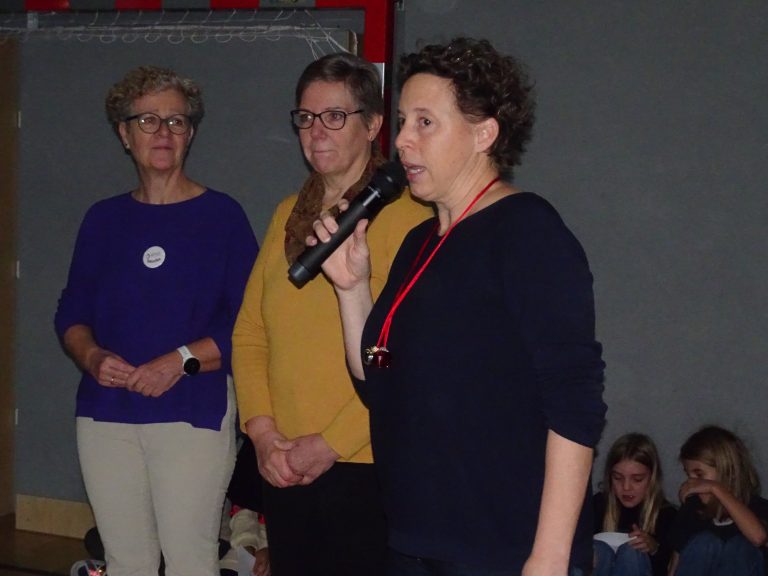 Schulleiterin Barbara Röser bedankte sich bei allen für die Unterstützung.
