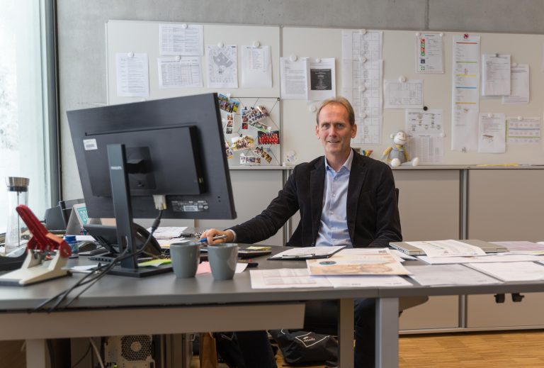 Direktor Wolfgang Hinteregger ist ein echtes Kind des Sportgymnasiums.
