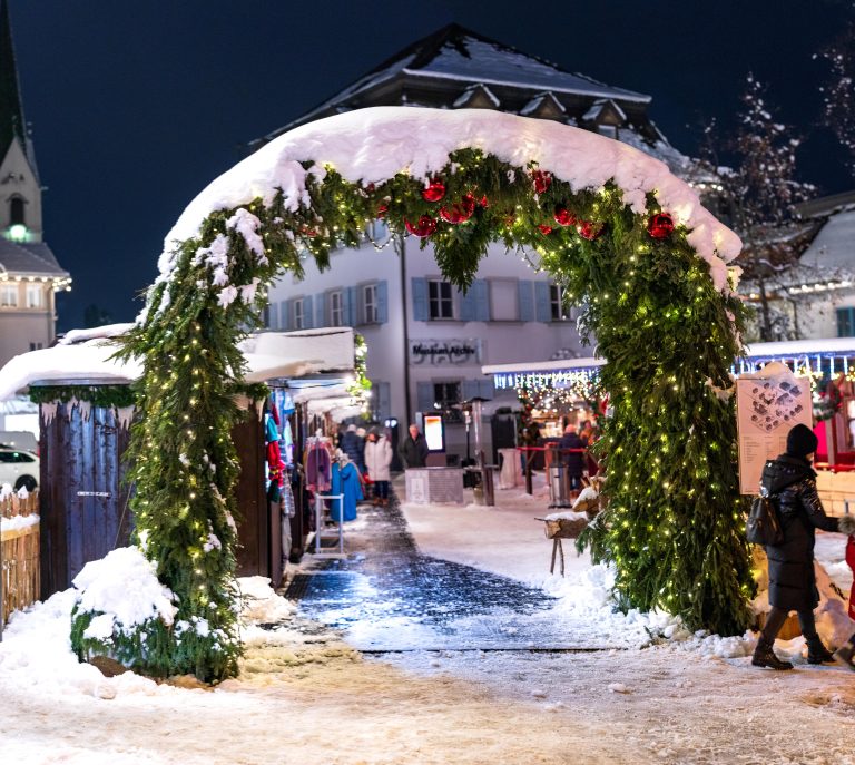 Ein Blickfang: einer der Eingänge zum Christkindlemarkt in Dornbirn.